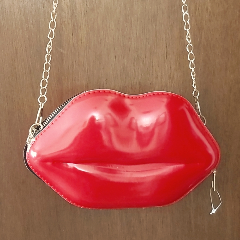 Red Lips Purse